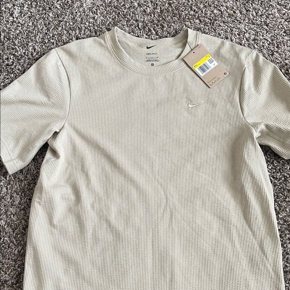 Nike Other - Nike Men's Beige Short Sleeve Tee